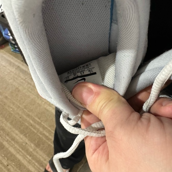 Nike Women's Athletic Shoes Gray and Pink - Picture 5 of 5